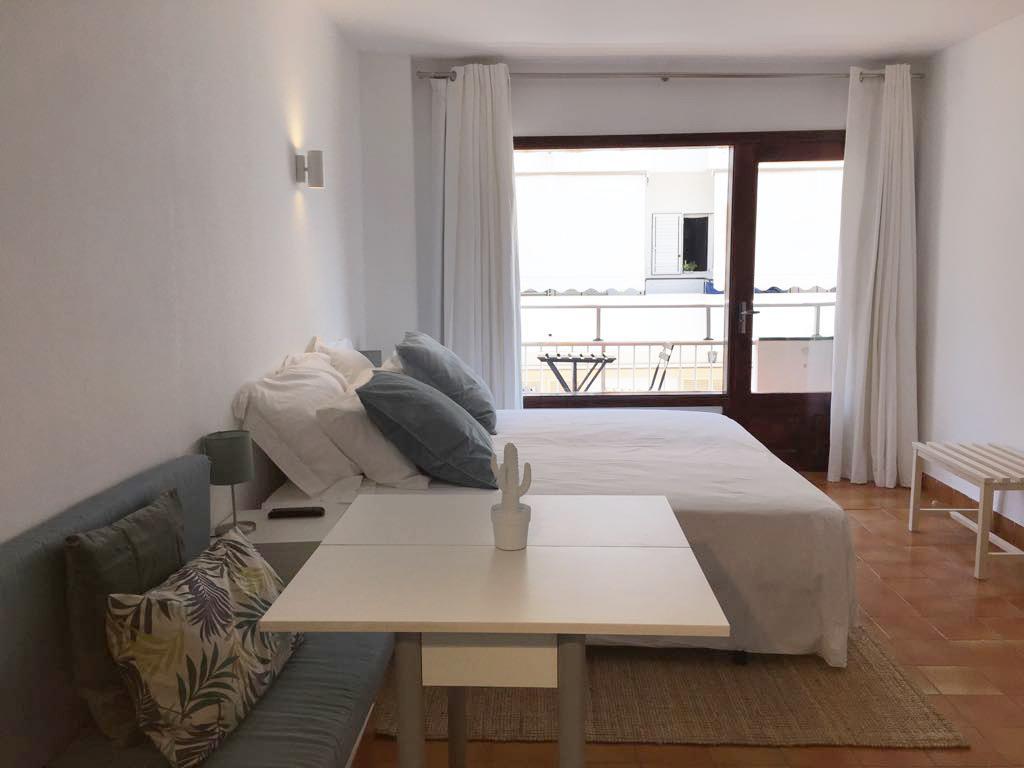 Apartamentos Albertos Санта-Эулалия-дель-Рио Экстерьер фото
